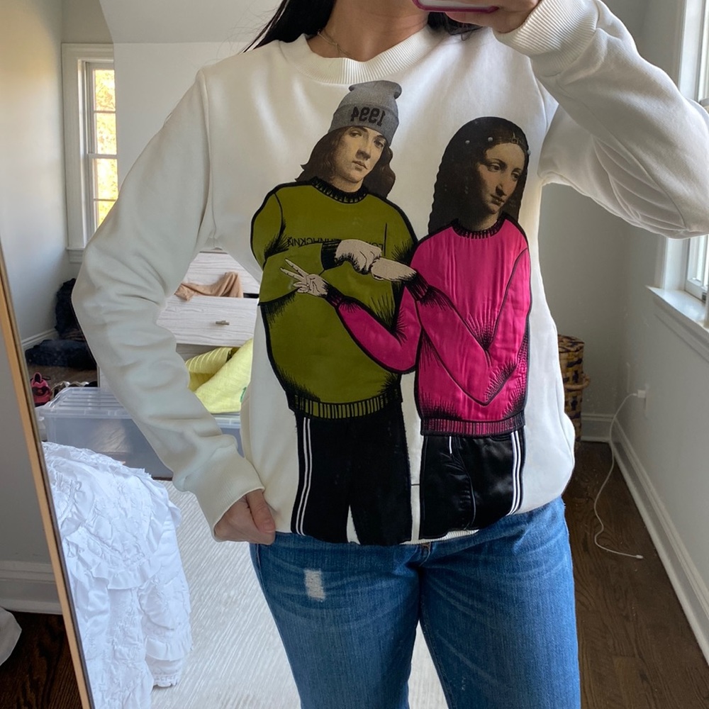 Women’s white graphic sweatshirt